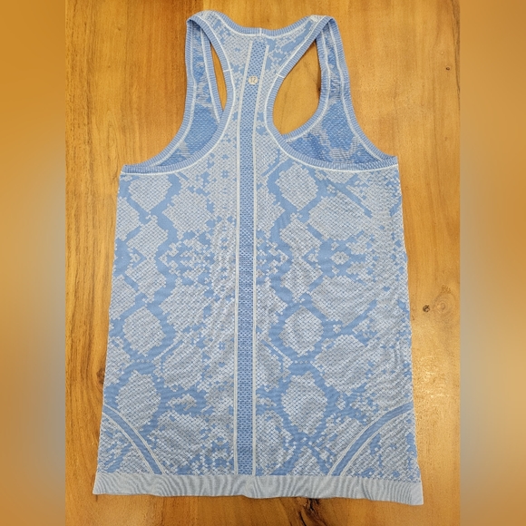Lululemon classic tank - Picture 2 of 6